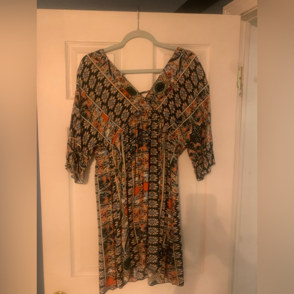 Large Shein floral dress. Tie back. Elastic sleeve 3/4